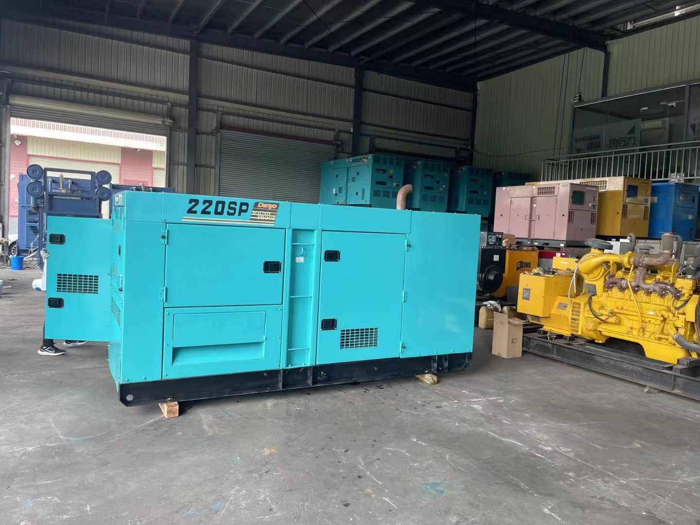 丁青800kW 柴油发电机的输出电流波动范围是多少?
