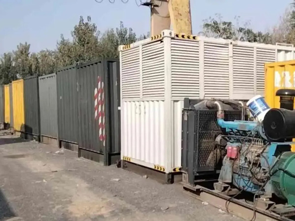 丁青200KW柴油发电机机组每小时油耗是多少？