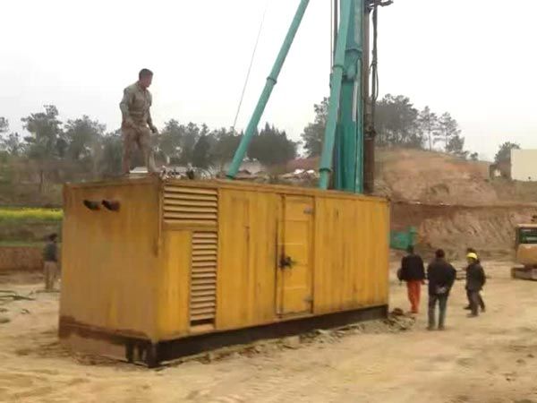 丁青如何判断水冷式机油散热器密封件是否需要更换？